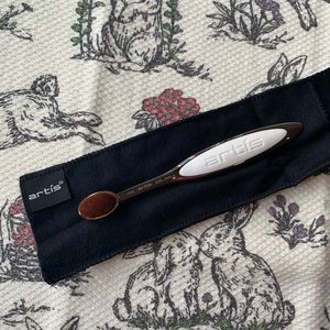 New Artis Elite Mirror Oval 4 Brush